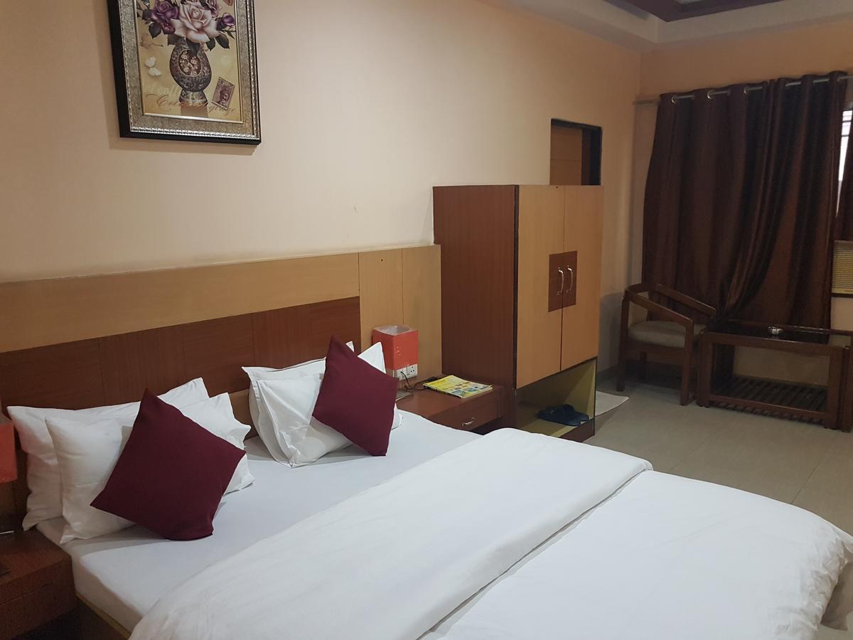 Hotel Simla Силигури Экстерьер фото