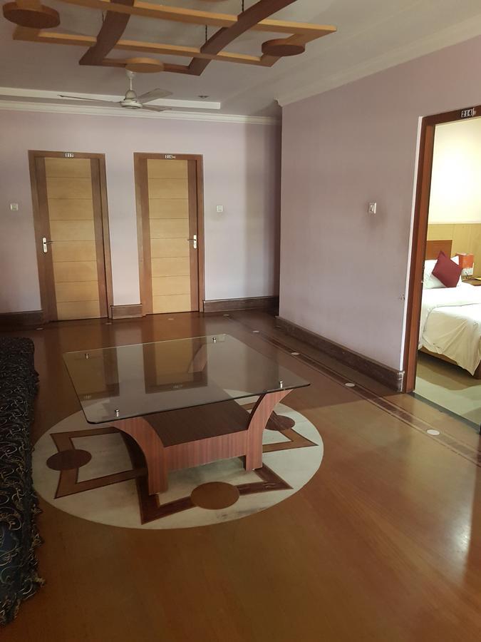 Hotel Simla Силигури Экстерьер фото