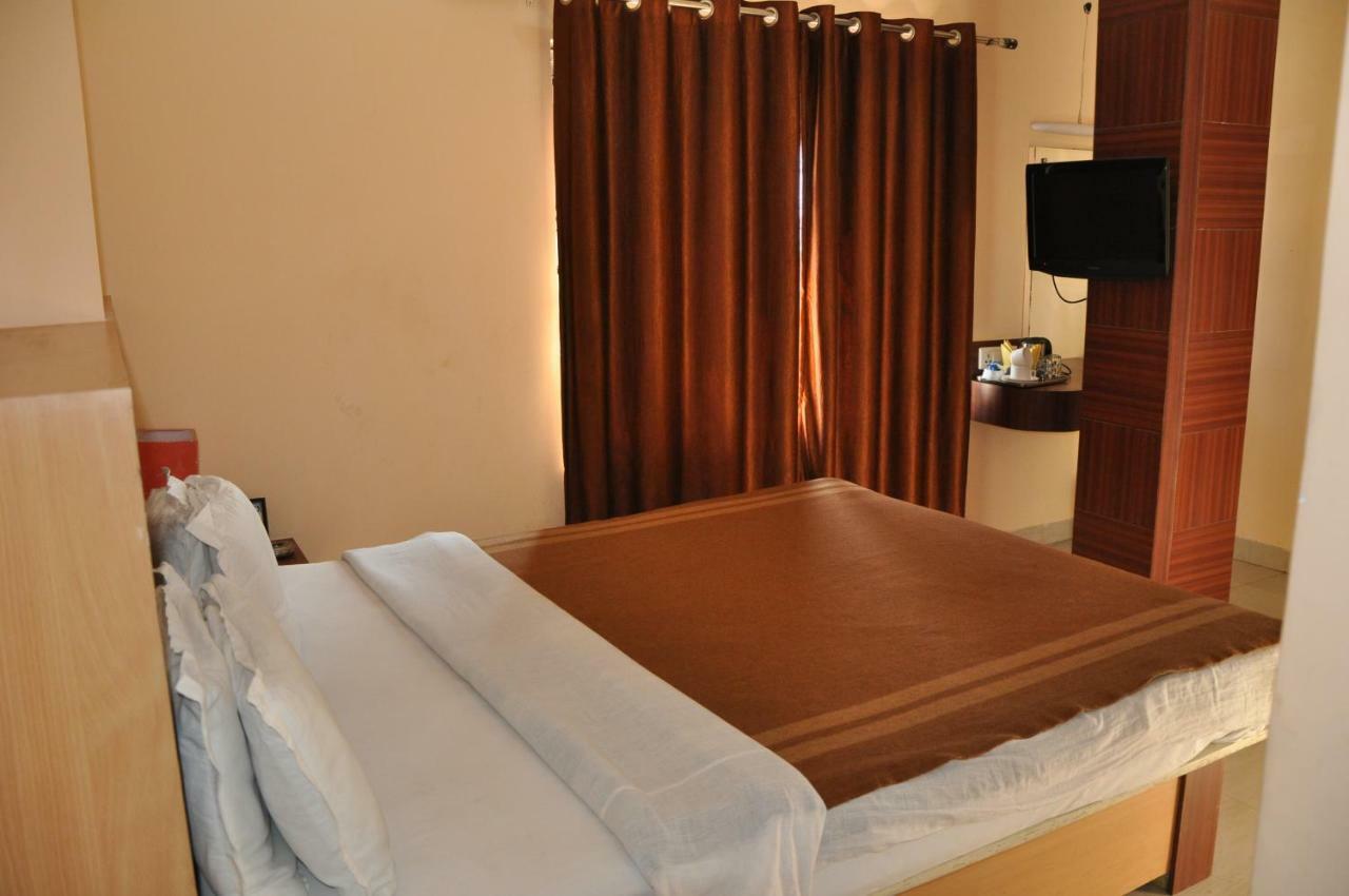 Hotel Simla Силигури Экстерьер фото