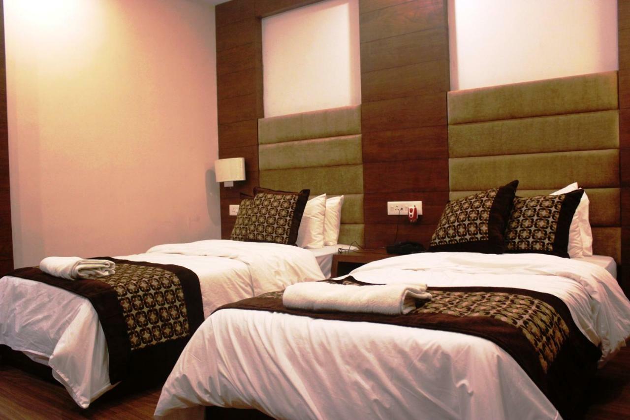 Hotel Simla Силигури Экстерьер фото